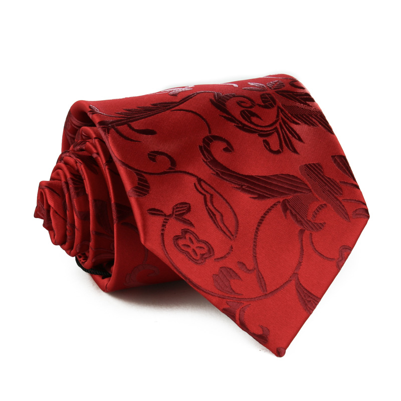 Anyagában mintás, piros nyakkendő díszzsebkendővel