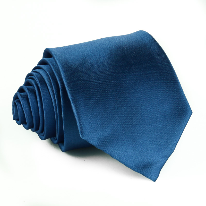 Modern szabású egyszínű nyakkendő - királykék