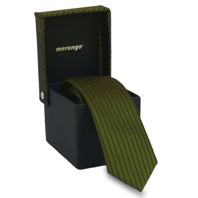Keskeny, zöld színű nyakkendő dobozban