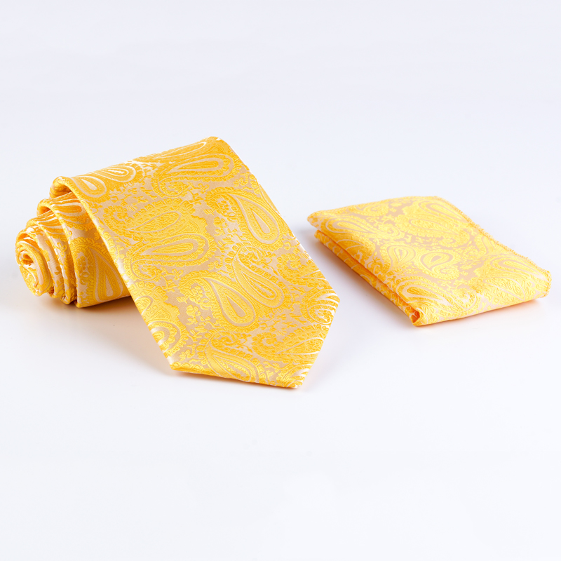 Anyagában mintás, sárga színű nyakkendő díszzsebkendővel